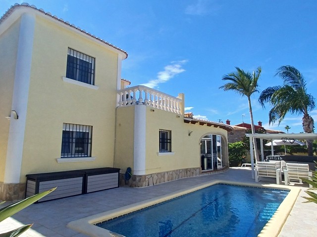 Foto Chalet muy cerca del pueblo con vistas al Montgó