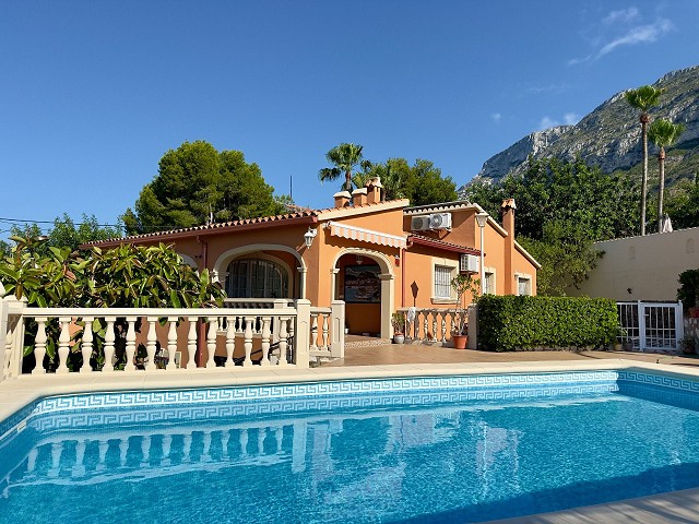 Foto Chalet con muy buenas calidades de construcción con vistas al Montgó  7803