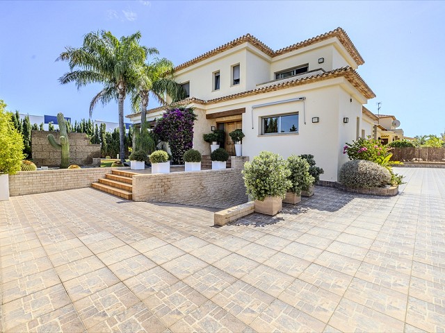 Foto Preciosa villa de estilo mediterráneo en venta en Dénia 7770