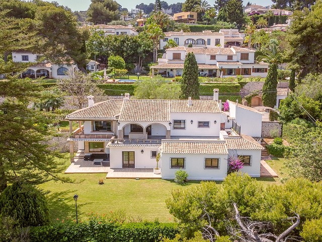 Foto Villa con parcela de más de 4000m2 en la prestigiosa urbanización El Tosalet de Jávea 7787
