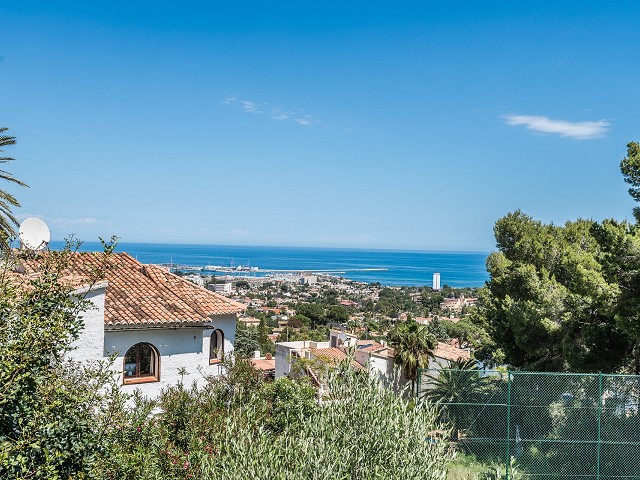 Foto Oportunidad de inversión: Villa con vistas espectaculares al Montgó y a la bahía de Dénia